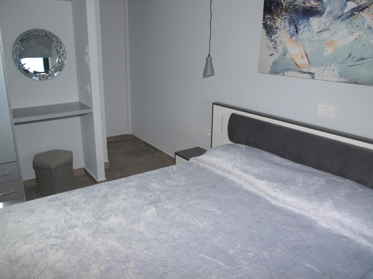 Attic Apartments Agia Anna  Buitenkant foto