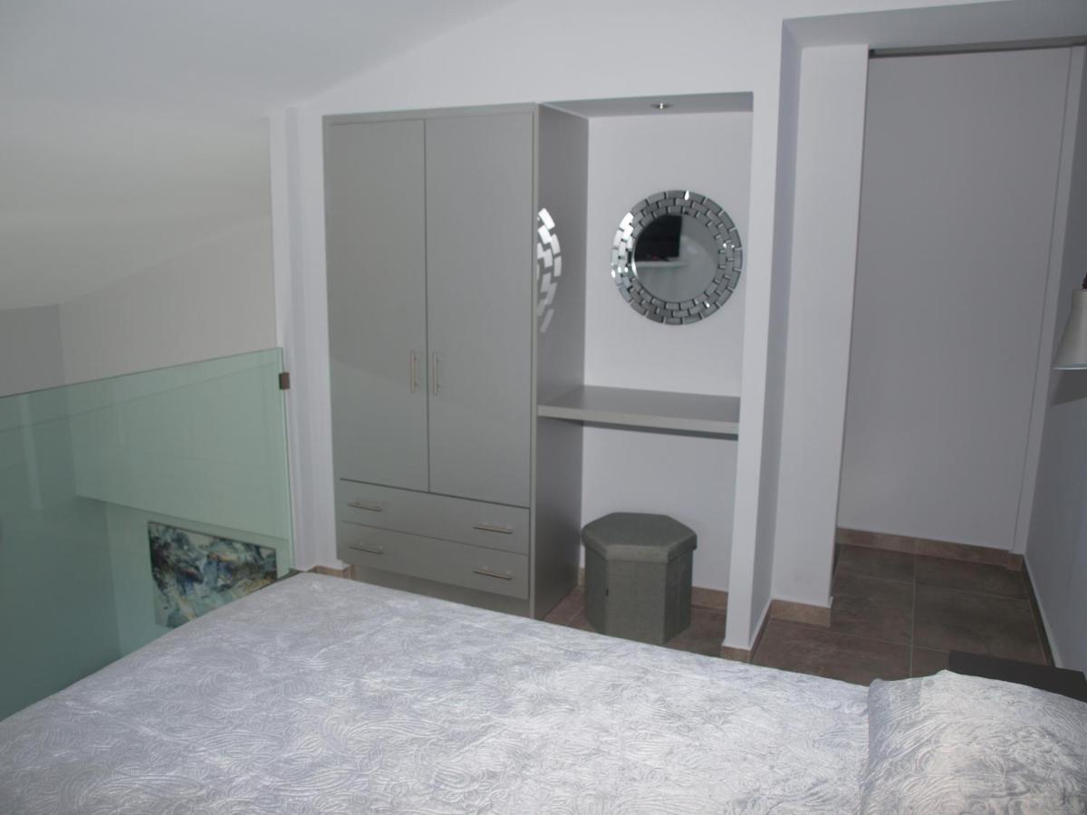 Attic Apartments Agia Anna  Buitenkant foto
