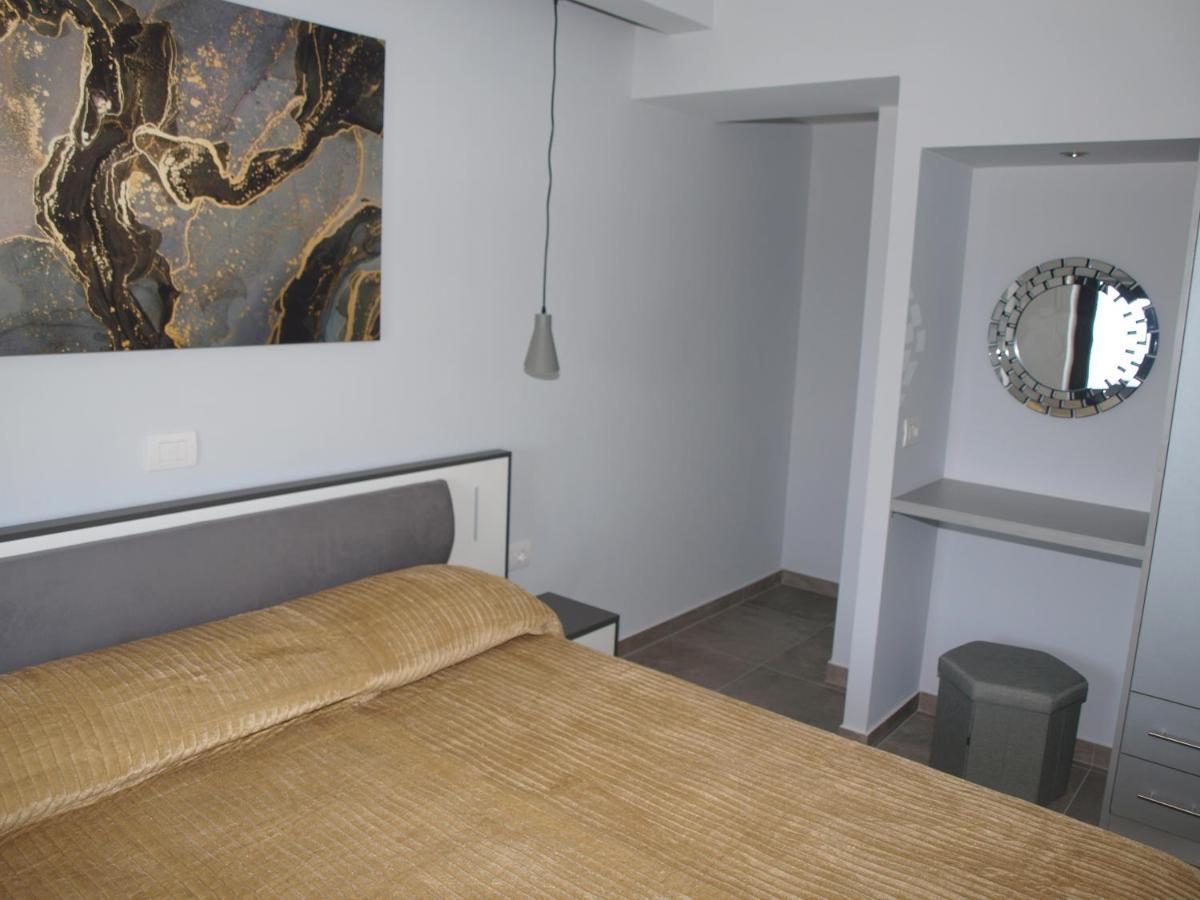Attic Apartments Agia Anna  Buitenkant foto